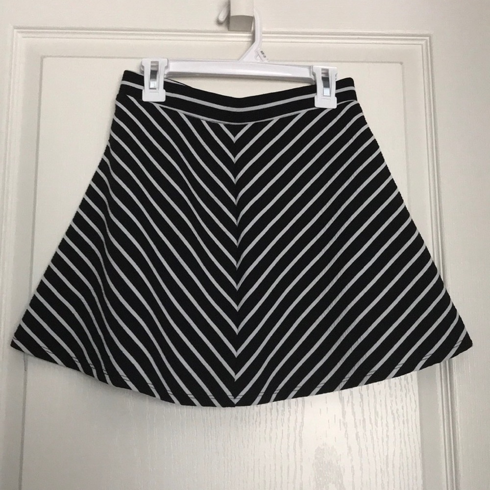 Girls black and white skirt